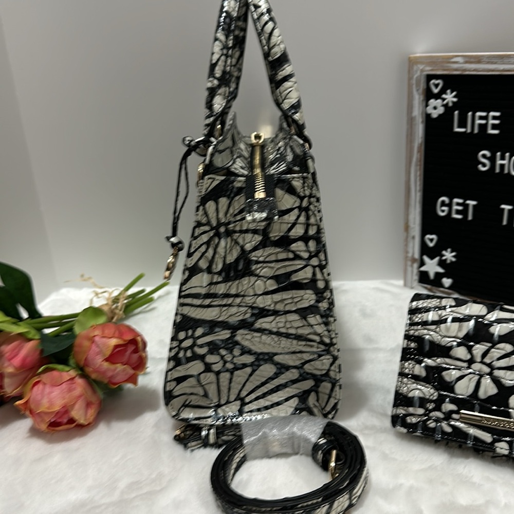 Brahmin Cami/Hanna wallet in Daisy Batik - Picture 5 of 17